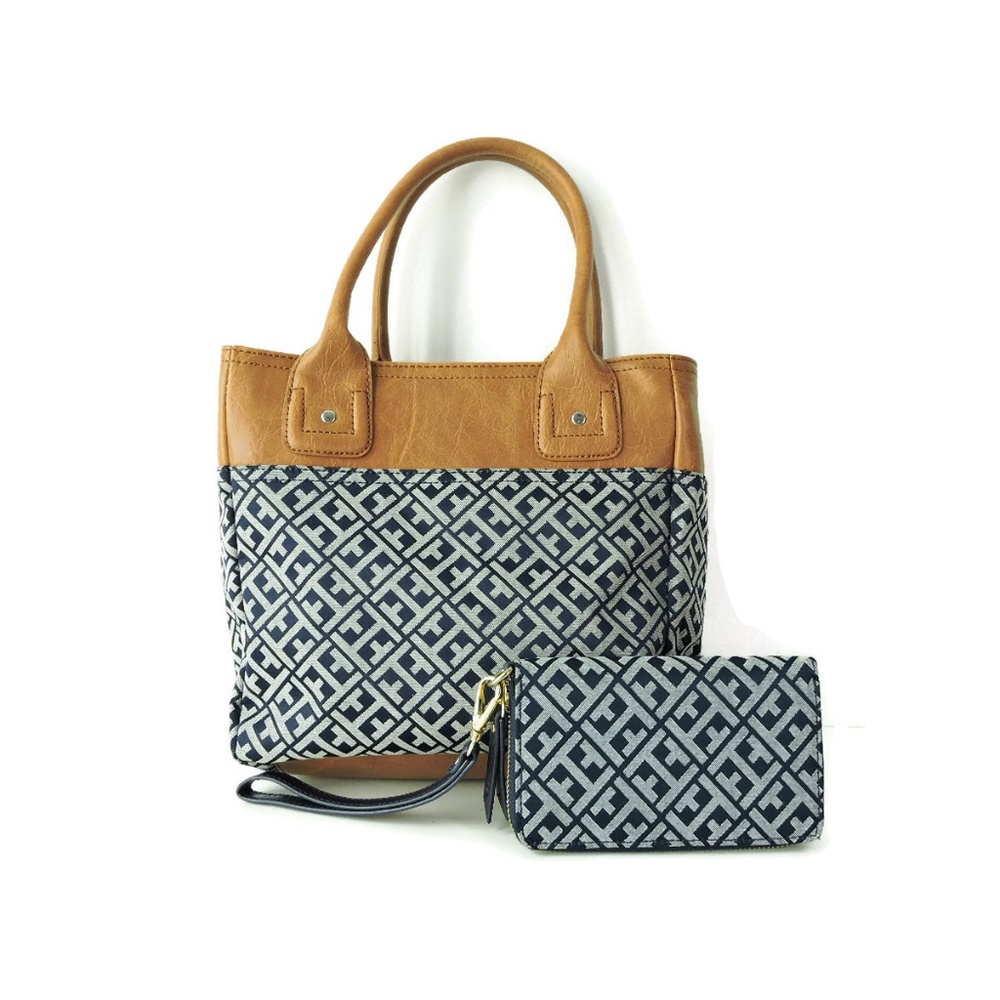 TOMMY HILFIGER Monogram Handbag with wrist-let - Picture 3 of 8